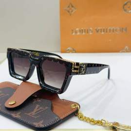 Picture of Louis Vuitton Sunglasses _SKUfw76407009fw